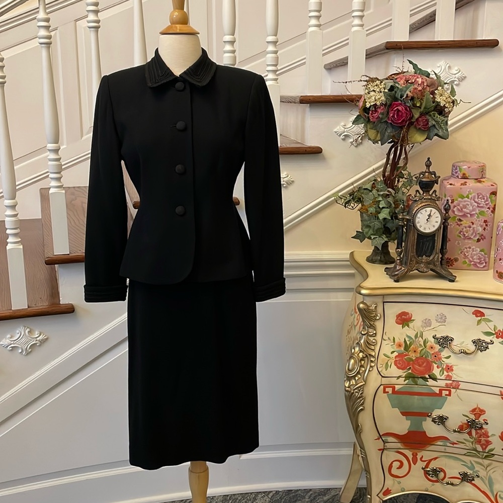 Kasper | Petite Black Classic Suite